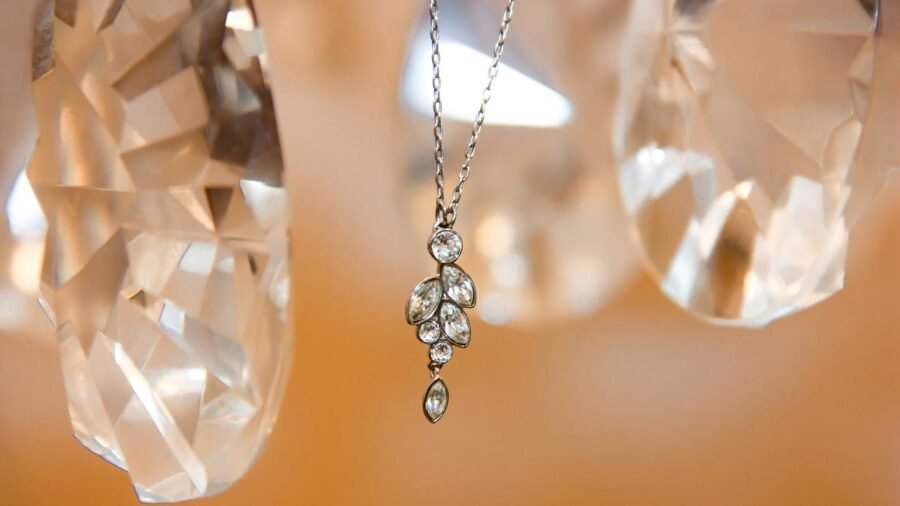 Pesona Perhiasan Thailand dari Kristal yang Memukau